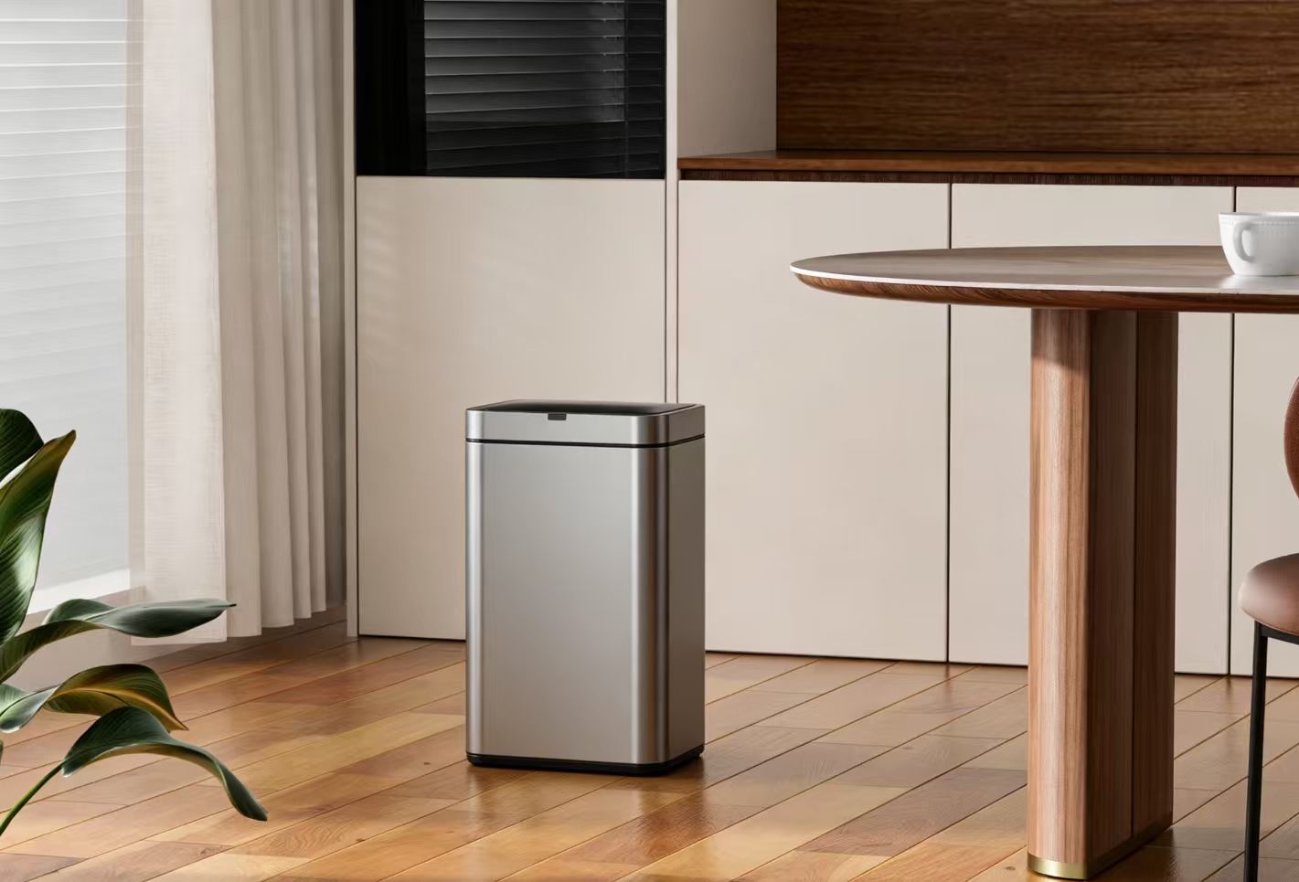 Silver motion sensing 20L rubbish bin – view 3